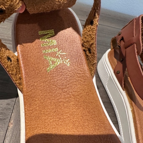 Brand new w/o tags MIA Kids Ashleyy Leather Sandals - Picture 5 of 5